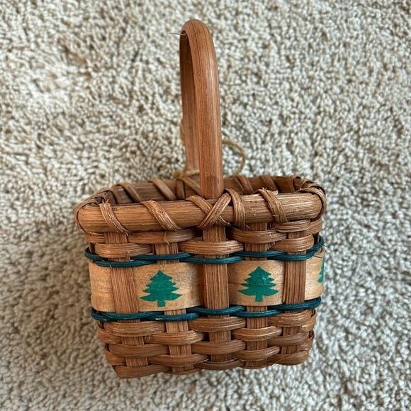 Vintage Mini Tree Wicker basket Holiday gift card decor storage‎ - Picture 3 of 6